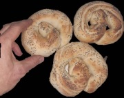 Precel drozdzowy kielecki z makiem 150g x 1szt