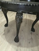 Antyczny stół na lwich łapach 