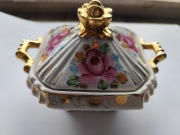 porcelanowy puzderko bombonierka złocenia kwiaty vintage Gżel