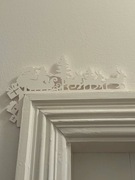 Świąteczna dekoracja nad drzwi – renifery i sanie Mikołaja