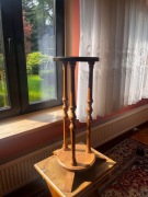 Stylowy drewniany stojak / kwietnik – klasyczny vintage design