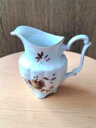 Porcelanowy mlecznik dekorowany kwiatami - porcelana Wałbrzych
