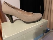 Czółenka zamszowe beżowe rozmiar 40