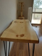 Stolik z drzewa sosnowego 