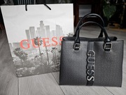 Torebka Guess jak nowa kuferek czarna na ramię  pasek