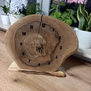 Zegar z plastra orzecha żywica