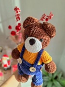 Pluszowy miś uszatek na szydełku handmade Mikołajki naturalna zabawka 