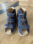 Sandałki nowe kapcie, skóra naturalna rozmiar 27