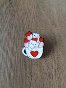 Przypinka, broszka z filiżanką kotów i serduszek