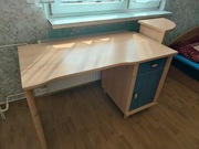 BIURKO + REGAŁ NAROŻNY 