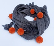 pompony otulacz komin szary welna chwosty love