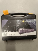 Latarka Suprabeam Q7xr – 1000 lumenów – zestaw w walizce