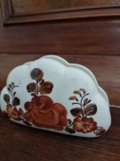 Vintage- Ceramiczny , ręcznie  zdobiony serwetnik lata 70-te. Włocławek syg