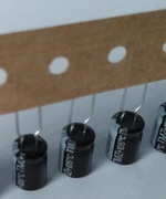 Kondensator SAMSUNG 100uF 25V 105°C Elektrolit