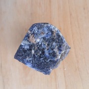 Sodalit ładny surowy kamień półszlachetny waga 30 g