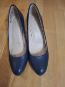Clarks szpilli skórzane granatowe 38