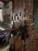 Wianek z napisem Welcome z suszonymi kwiatami boho