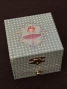 Szkatułka z pozytywką Ballerina Djeco pudełko na biżuterię
