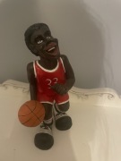 Figurka zawodnika NBA z numerem 33