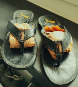 Sandały  klapki skórzane puma czarne r 41