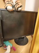 4 monitory LCD sprawne: LG, Samsung, Fujiama