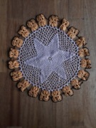 Różowo-miodowa serwetka z bratkami ręcznie robiona handmade średnica 38cm