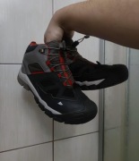 Buty trekkingowe 38  marki Quechua. Cholewka o średniej wysokości, ko 
