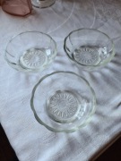 Salaterki, miski, lata 30, grube szkło. 