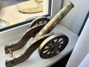 Mosiężny świecznik + stylizowana armata