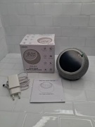 cyfrowy budzik z generatorem białego szumu i lampką nocną, model SM-01