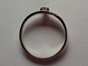 Pierścionek damski srebrny. Z cyrkonią. R15