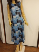 Sukienka midi w geometryczny wzór kieszenie elastyczna bez rękawów M