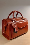 Kufer, skóra naturalna, torba lekarska - brąz karmel /GALSKÓR/