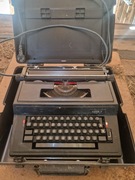 Stara maszyna do pisania z etui,walizka