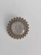 Broszka z oryginalną monetą 20 groszy 1923 r. – rękodzieło, żywica, unikat
