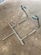 Motocyklowy stojak, podnośnik