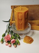 Świeca sześciokątna z tulipanem z wosku pszczelego Pasieka Pod Borem