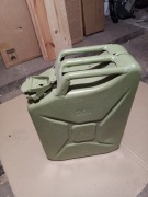 Sprzedam kanister 20 l
