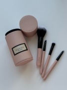Zestaw pędzli do makijażu Gucci. Pędzl Gucci