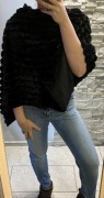 Czarna peleryna poncho