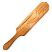 Packa BDSM wykonana z drewna suar Motyw wściekłej kobry