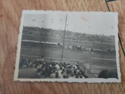 stare archiwalne zdjęcie stadion mecz piłka nożna czasy prl