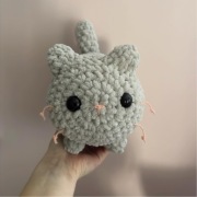 Kotek zrobiony na szydełku