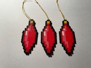 Zestaw 3 czerwonych podłużnych bombek z koralików do prasowania