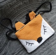 Torebka dziecięca z motywem liska zrobiona na szydełku