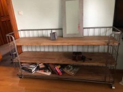 Półka na ruchomych kółkach