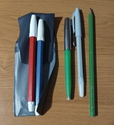 Stara ekierka, mazaki, długopisy, ołówek, szablon PRL 