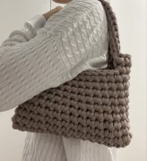 Torebka ręcznie robiona na szydełku z zapięciem magnetycznym