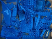 180g mix oryginalnych klocków LEGO - niebieski + zielony + minifigurka