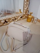 Stylowa i pojemna torebka damska. Kolor: beżowy. Marka: Victoria & Co.